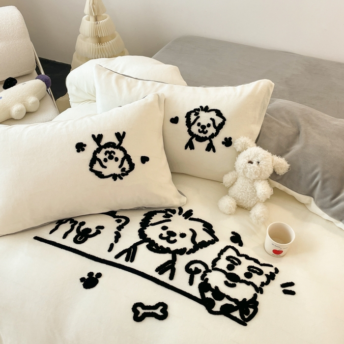 91家纺网 家纺一手货源 找家纺 启发 2025新款牛奶绒毛巾绣四件套场景一 治愈狗狗