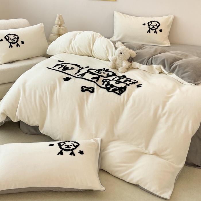 91家纺网 家纺一手货源 找家纺 启发 2025新款牛奶绒毛巾绣四件套场景一 治愈狗狗