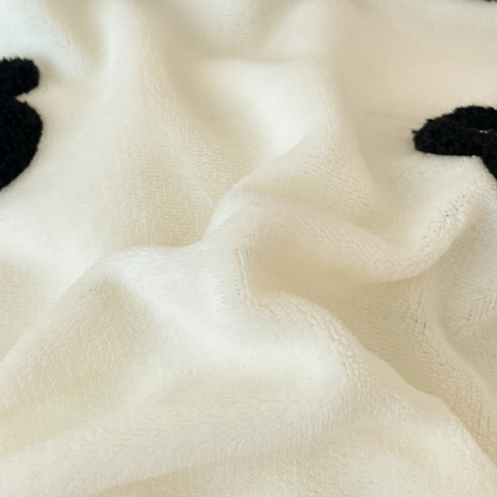 91家纺网 家纺一手货源 找家纺 启发 2025新款牛奶绒毛巾绣四件套场景一 治愈狗狗