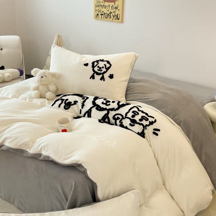 91家纺网 家纺一手货源 找家纺 启发 2025新款牛奶绒毛巾绣四件套场景一 治愈狗狗