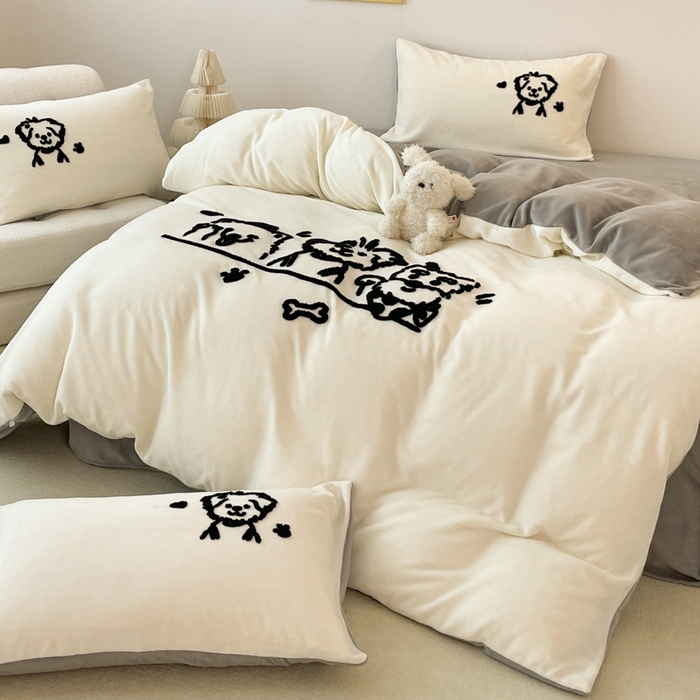 91家纺网 家纺一手货源 找家纺 启发 2025新款牛奶绒毛巾绣四件套场景一 治愈狗狗