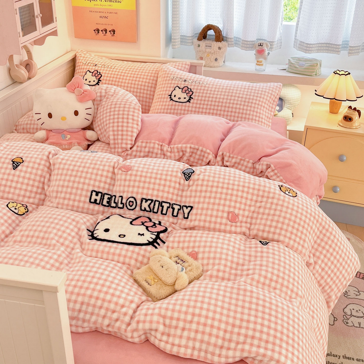 91家纺网 家纺一手货源 找家纺 （总）暮思家居 2025新款正版授权高端毛巾绣绣花牛奶绒三丽鸥四件套