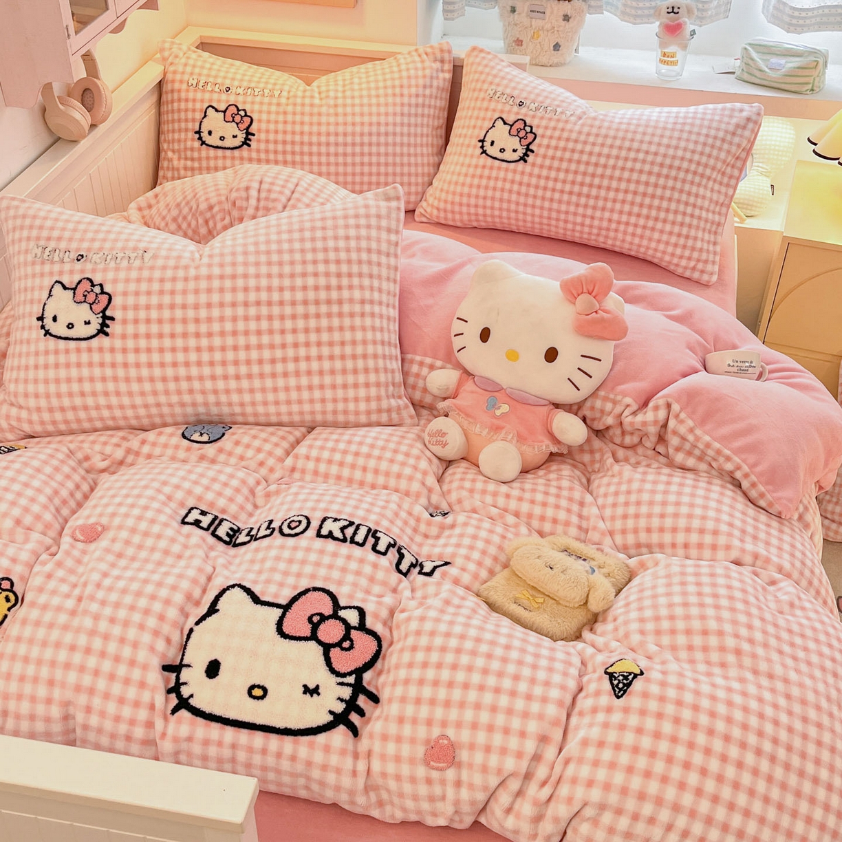 91家纺网 家纺一手货源 找家纺 （总）暮思家居 2025新款正版授权高端毛巾绣绣花牛奶绒三丽鸥四件套