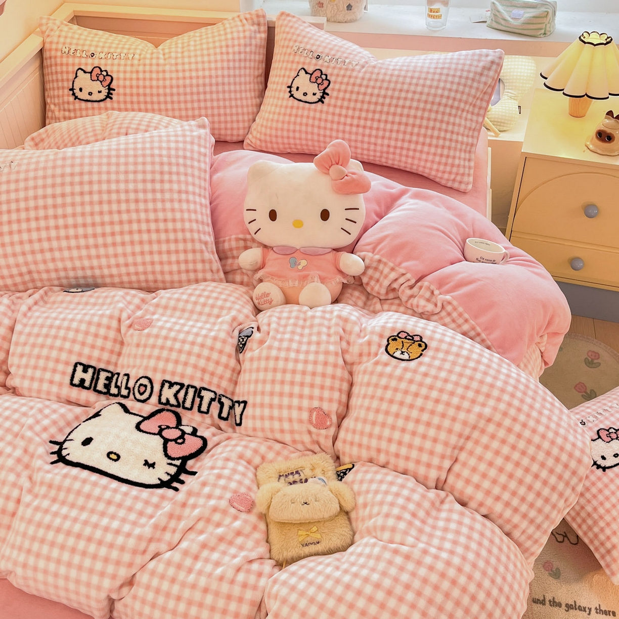 91家纺网 家纺一手货源 找家纺 （总）暮思家居 2025新款正版授权高端毛巾绣绣花牛奶绒三丽鸥四件套