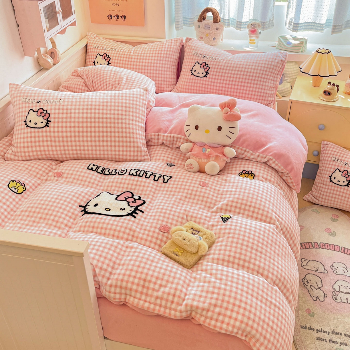 91家纺网 家纺一手货源 找家纺 （总）暮思家居 2025新款正版授权高端毛巾绣绣花牛奶绒三丽鸥四件套