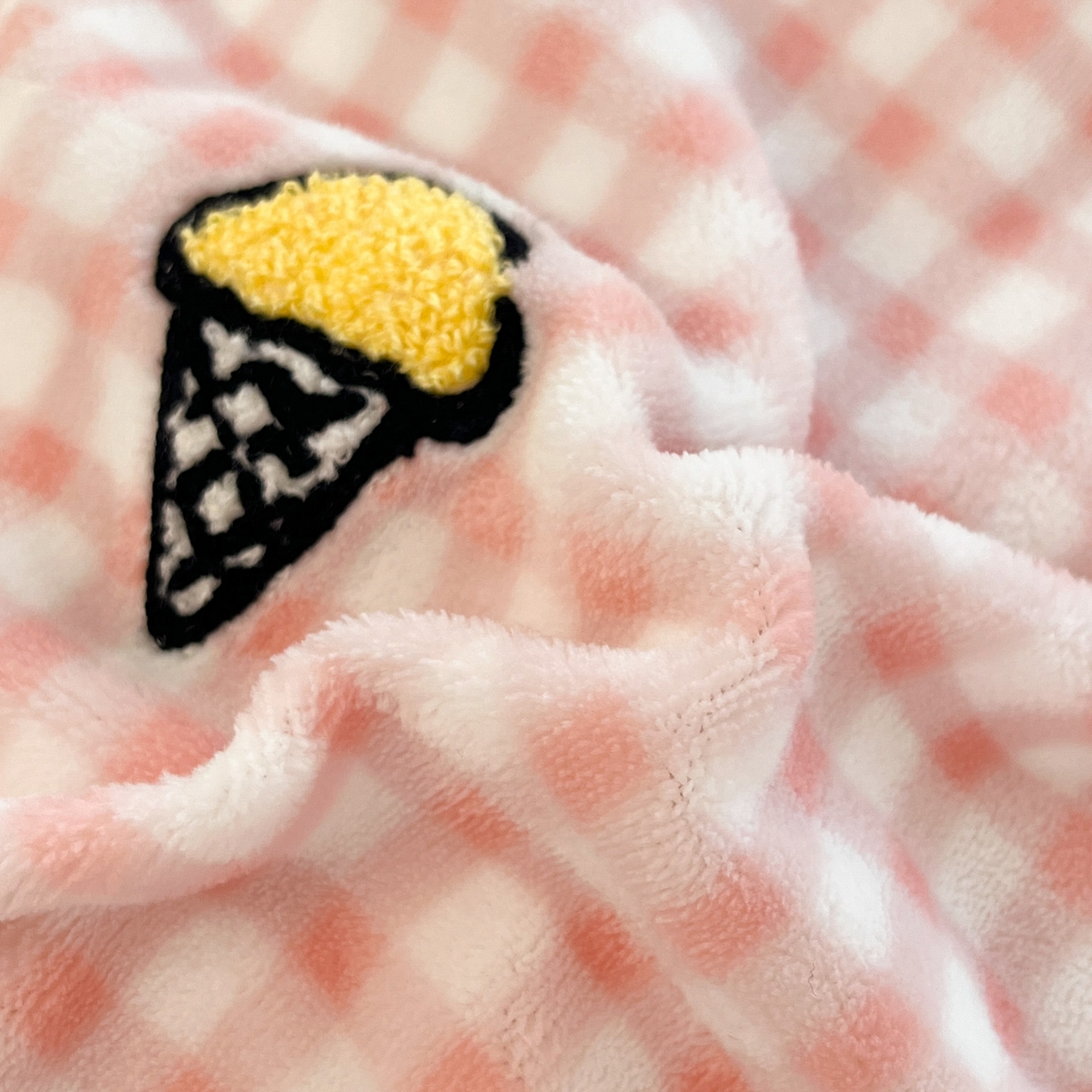 91家纺网 家纺一手货源 找家纺 （总）暮思家居 2025新款正版授权高端毛巾绣绣花牛奶绒三丽鸥四件套