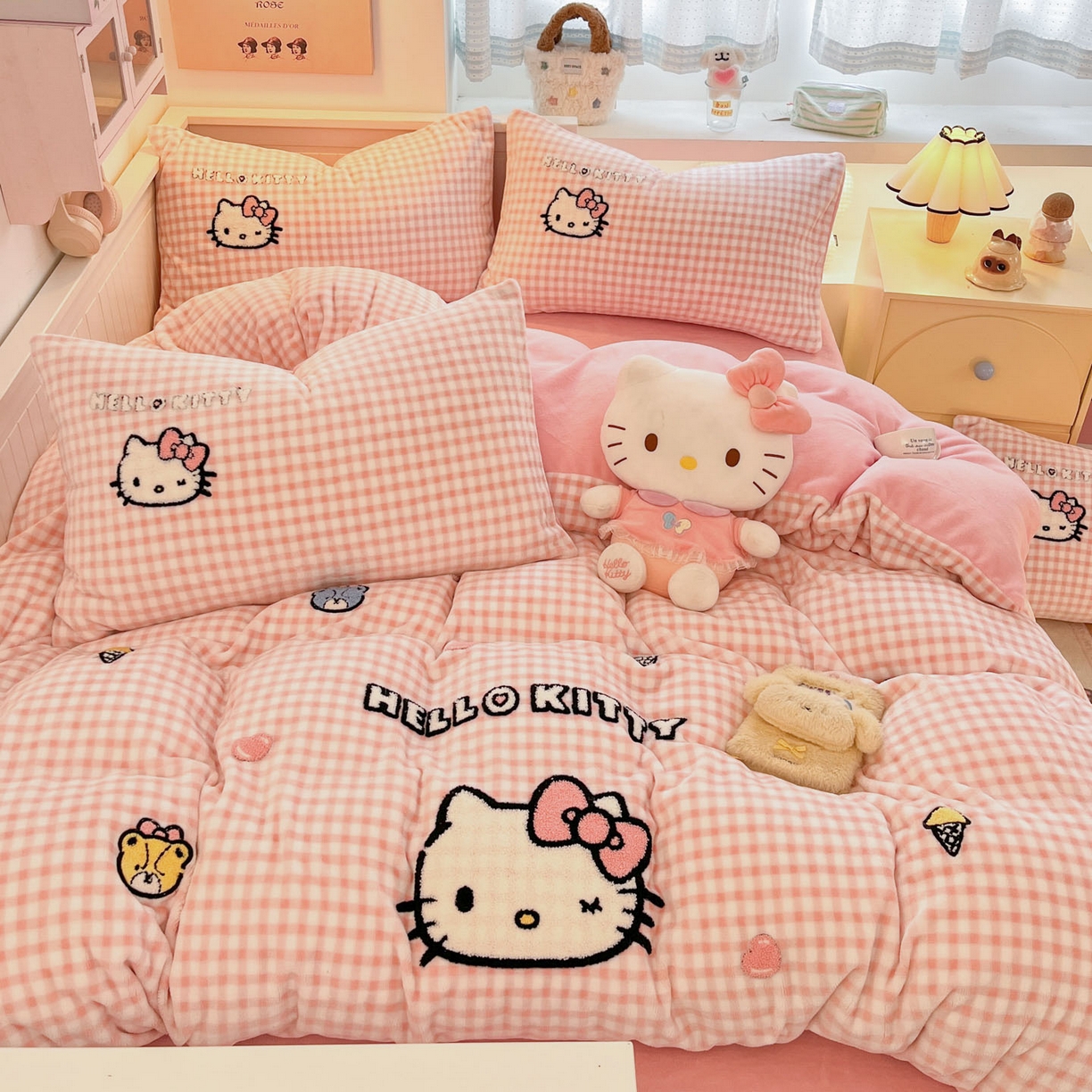 91家纺网 家纺一手货源 找家纺 （总）暮思家居 2025新款正版授权高端毛巾绣绣花牛奶绒三丽鸥四件套