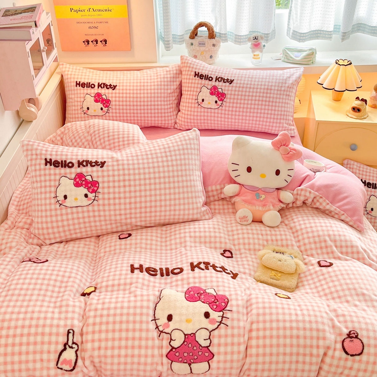 91家纺网 家纺一手货源 找家纺 （总）暮思家居 2025新款正版授权高端毛巾绣绣花牛奶绒三丽鸥四件套