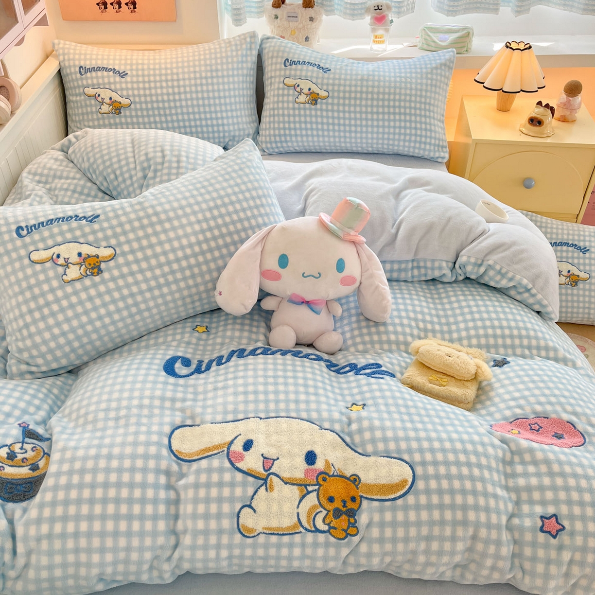 91家纺网 家纺一手货源 找家纺 （总）暮思家居 2025新款正版授权高端毛巾绣绣花牛奶绒三丽鸥四件套