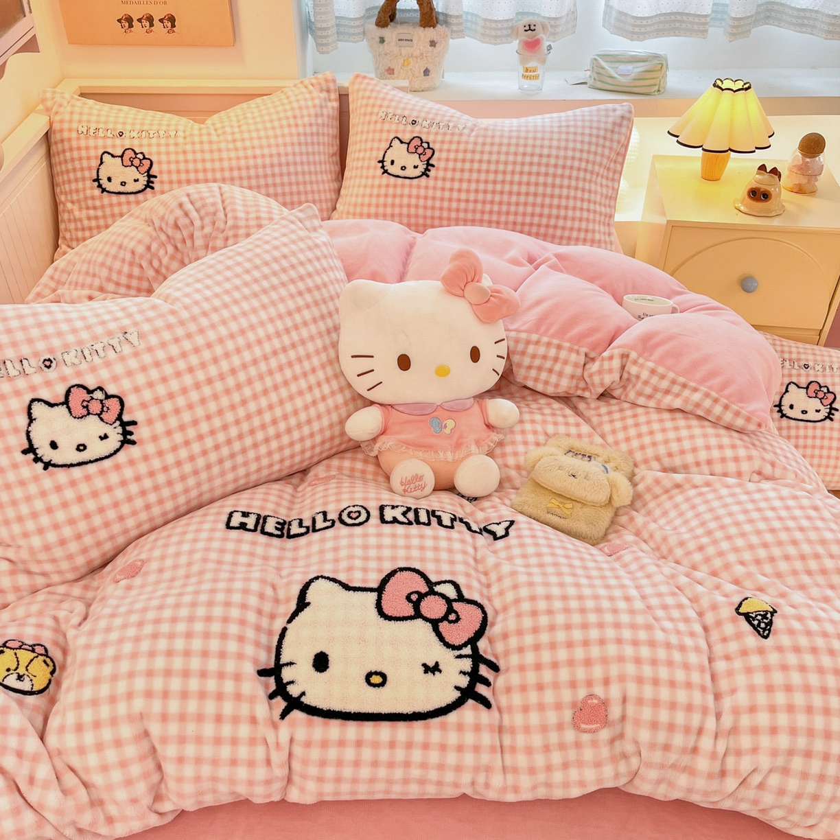 91家纺网 家纺一手货源 找家纺 （总）暮思家居 2025新款正版授权高端毛巾绣绣花牛奶绒三丽鸥四件套