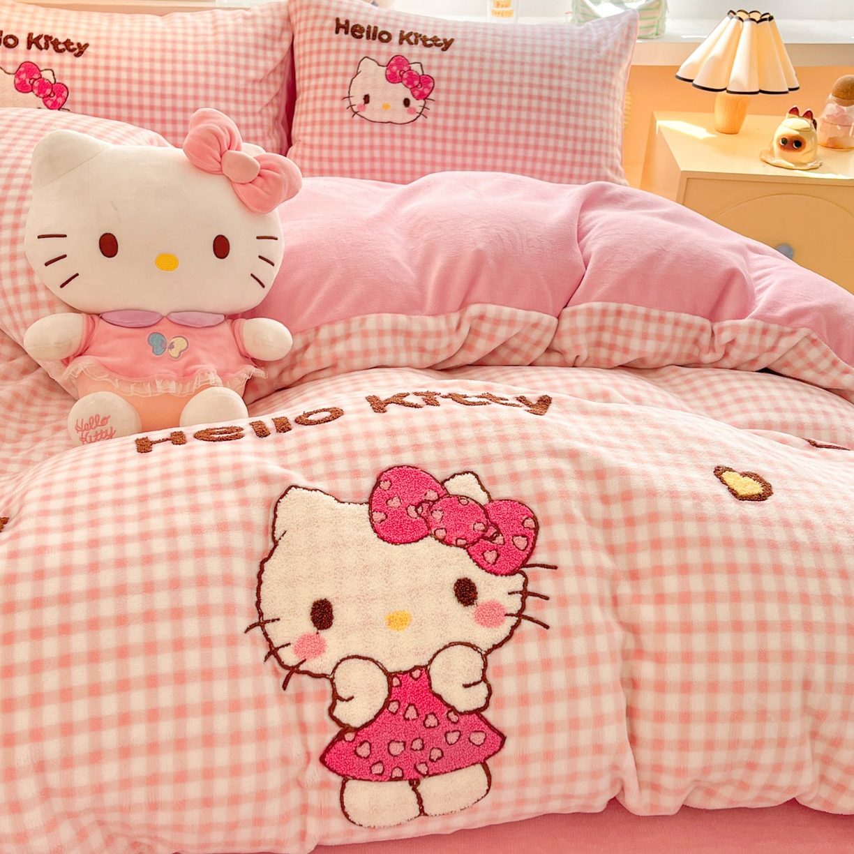 91家纺网 家纺一手货源 找家纺 暮思家居 2025新款正版授权高端毛巾绣绣花牛奶绒三丽鸥四件套 毛巾绣-豹纹KT