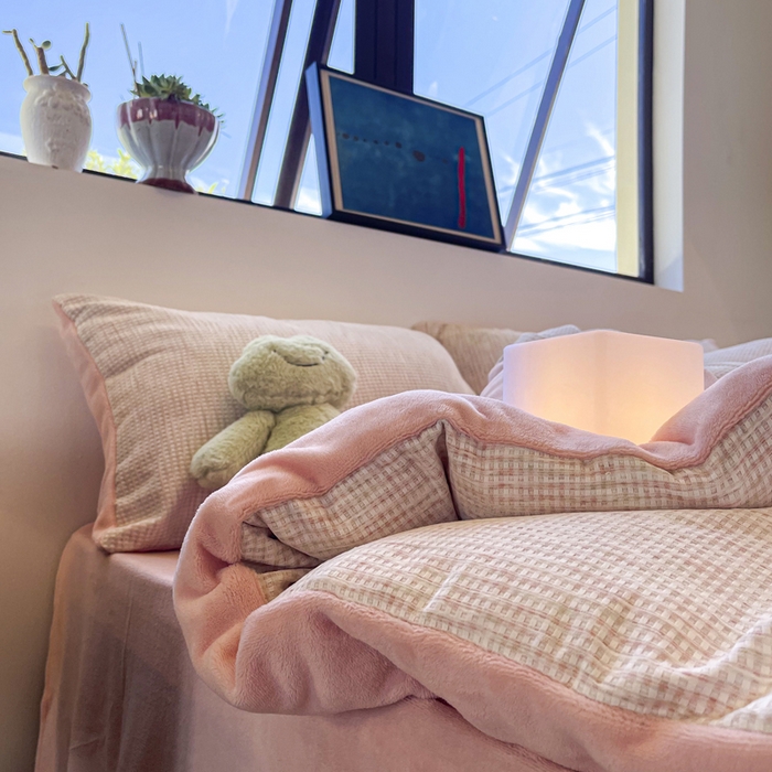 91家纺网 家纺一手货源 找家纺 捌月 2025冬季新款软绵绵华夫格棉加绒系列四件套 华夫格-绵绵粉