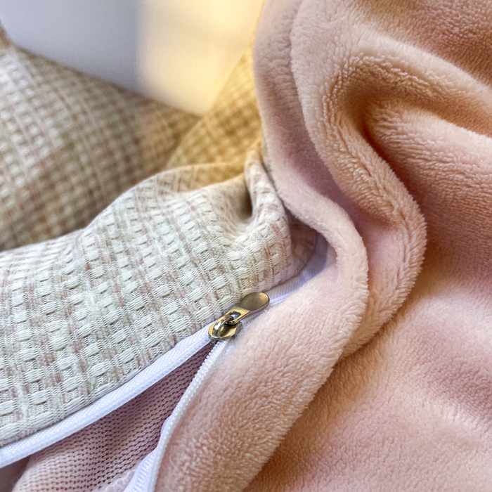 91家纺网 家纺一手货源 找家纺 捌月 2025冬季新款软绵绵华夫格棉加绒系列四件套 华夫格-绵绵粉