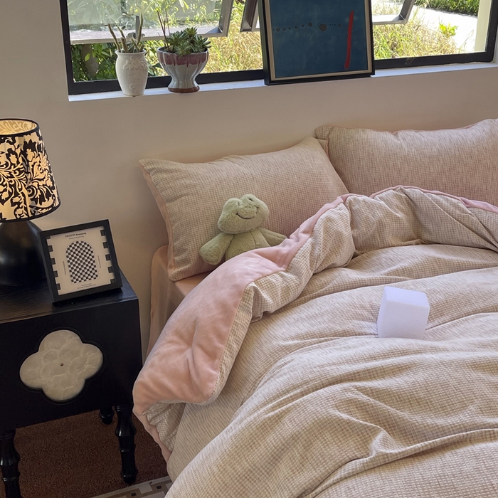 91家纺网 家纺一手货源 找家纺 捌月 2025冬季新款软绵绵华夫格棉加绒系列四件套 华夫格-绵绵粉