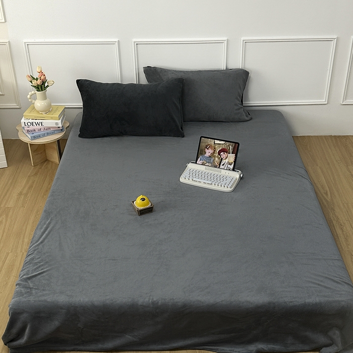 91家纺网 家纺一手货源 找家纺 觅妮家纺 2025新款纯色高克重牛奶绒四件套系列 深浅灰