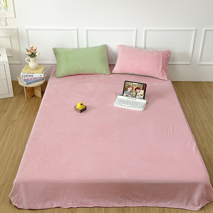 91家纺网 家纺一手货源 找家纺 觅妮家纺 2025新款纯色高克重牛奶绒四件套系列 果绿粉