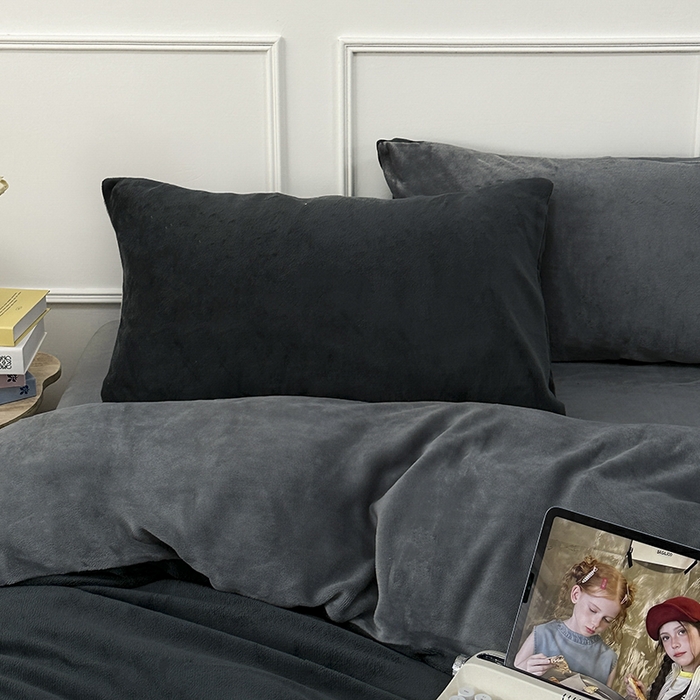 91家纺网 家纺一手货源 找家纺 觅妮家纺 2025新款纯色高克重牛奶绒四件套系列 深浅灰