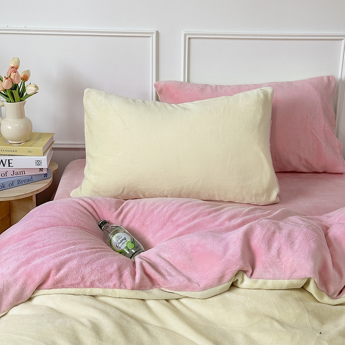 91家纺网 家纺一手货源 找家纺 觅妮家纺 2025新款纯色高克重牛奶绒四件套系列 柠檬粉