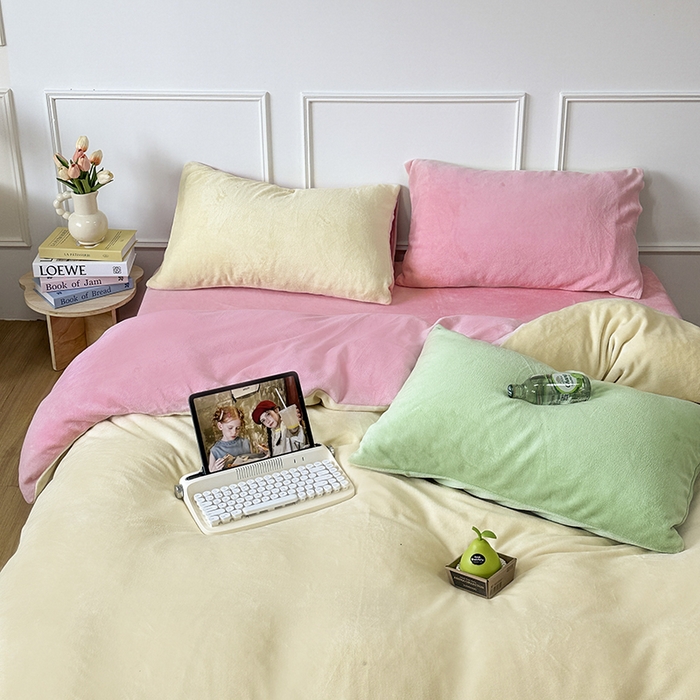 91家纺网 家纺一手货源 找家纺 觅妮家纺 2025新款纯色高克重牛奶绒四件套系列 柠檬粉