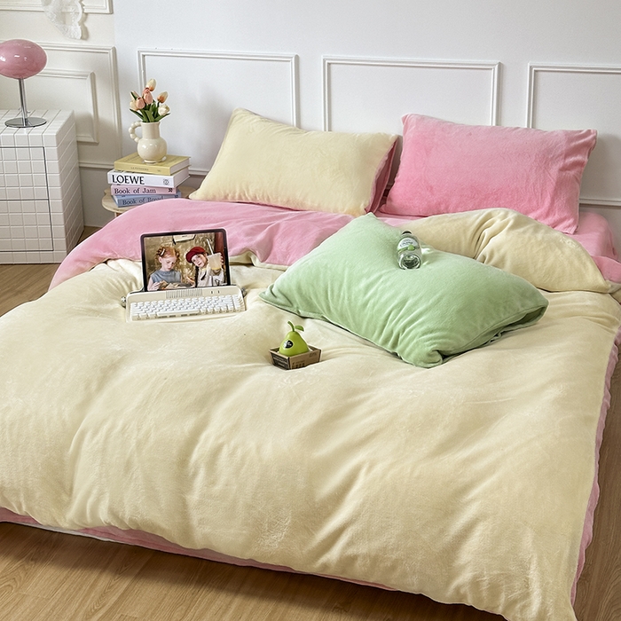 91家纺网 家纺一手货源 找家纺 觅妮家纺 2025新款纯色高克重牛奶绒四件套系列 柠檬粉