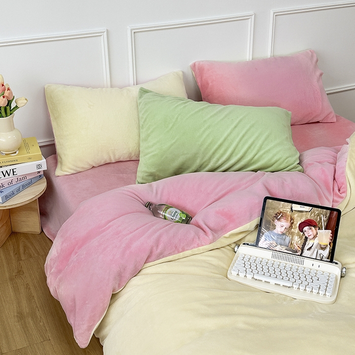 91家纺网 家纺一手货源 找家纺 觅妮家纺 2025新款纯色高克重牛奶绒四件套系列 柠檬粉