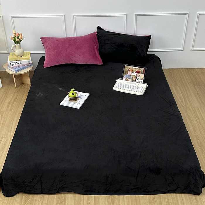 91家纺网 家纺一手货源 找家纺 觅妮家纺 2025新款纯色高克重牛奶绒四件套系列 树莓粉