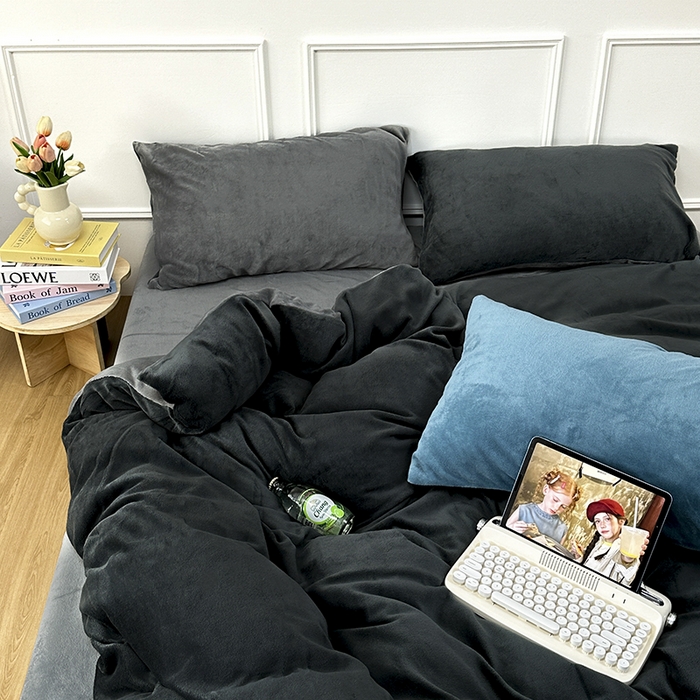 觅妮家纺 2025新款纯色高克重牛奶绒四件套系列 深浅灰