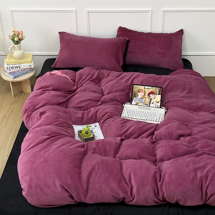 91家纺网 家纺一手货源 找家纺 觅妮家纺 2025新款纯色高克重牛奶绒四件套系列 树莓粉