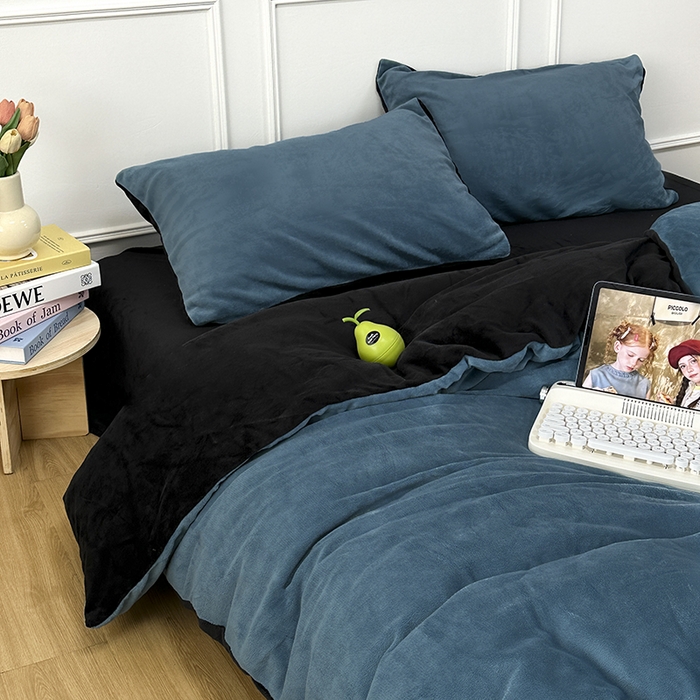91家纺网 家纺一手货源 找家纺 觅妮家纺 2025新款纯色高克重牛奶绒四件套系列 宝石蓝