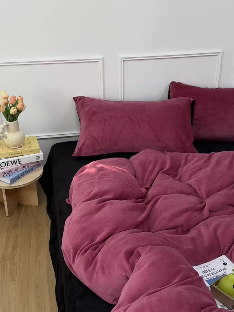 91家纺网 家纺一手货源 找家纺 觅妮家纺 2025新款纯色高克重牛奶绒四件套系列 树莓粉