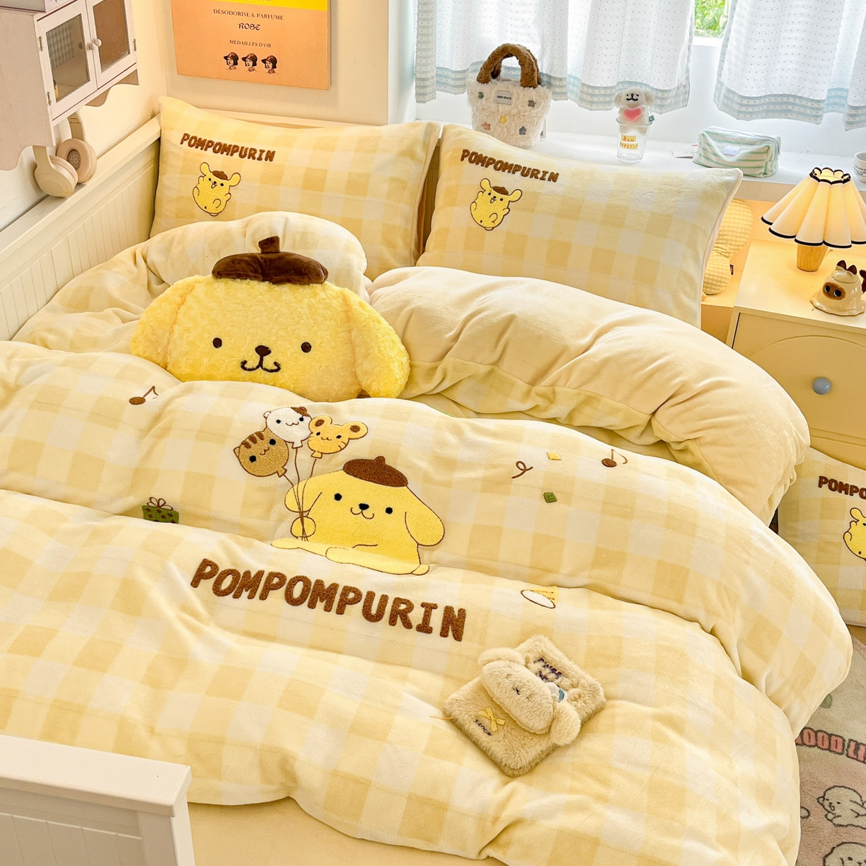 91家纺网 家纺一手货源 找家纺 暮思家居 2025新款正版授权高端毛巾绣绣花牛奶绒三丽鸥四件套 毛巾绣-布丁狗