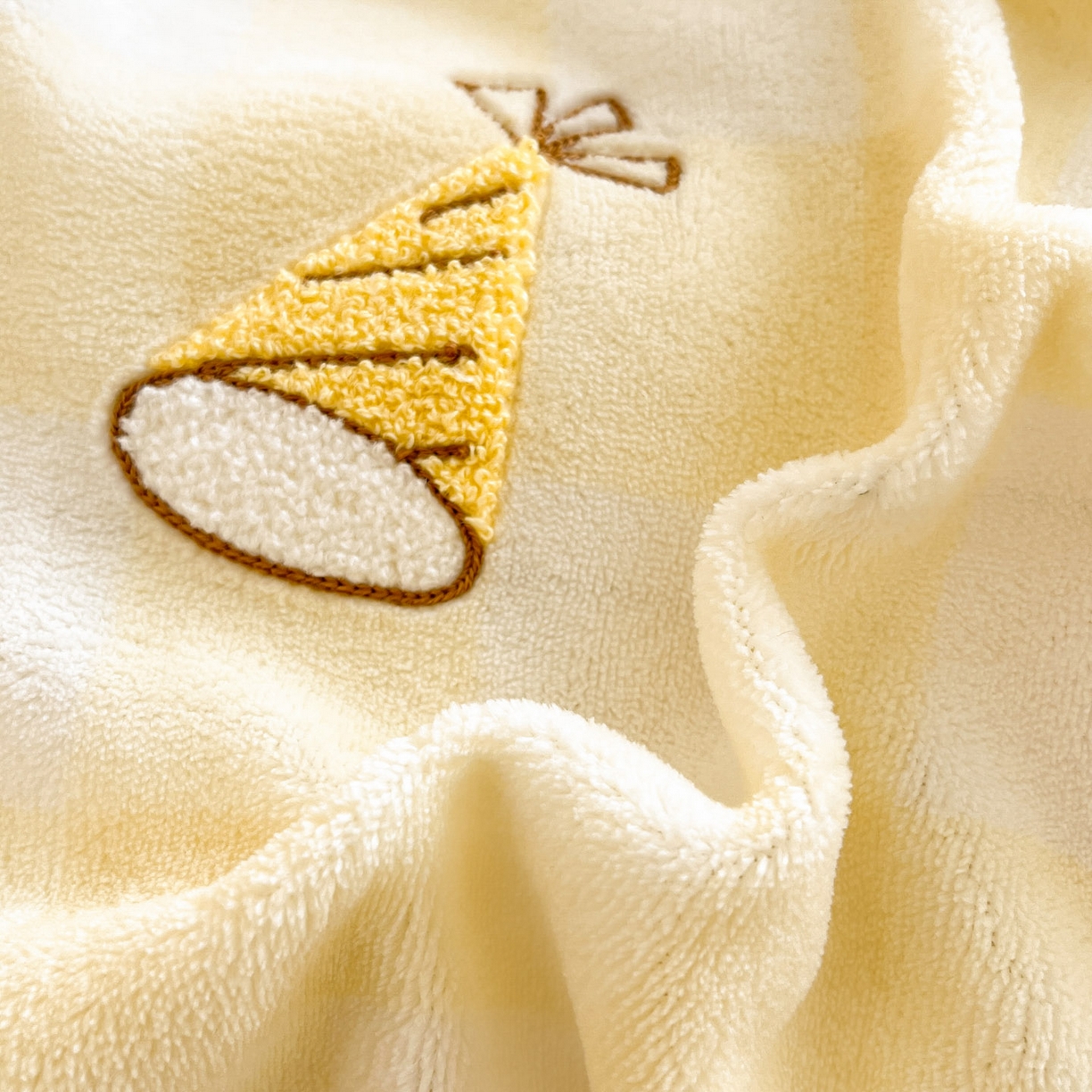 91家纺网 家纺一手货源 找家纺 暮思家居 2025新款正版授权高端毛巾绣绣花牛奶绒三丽鸥四件套 毛巾绣-布丁狗