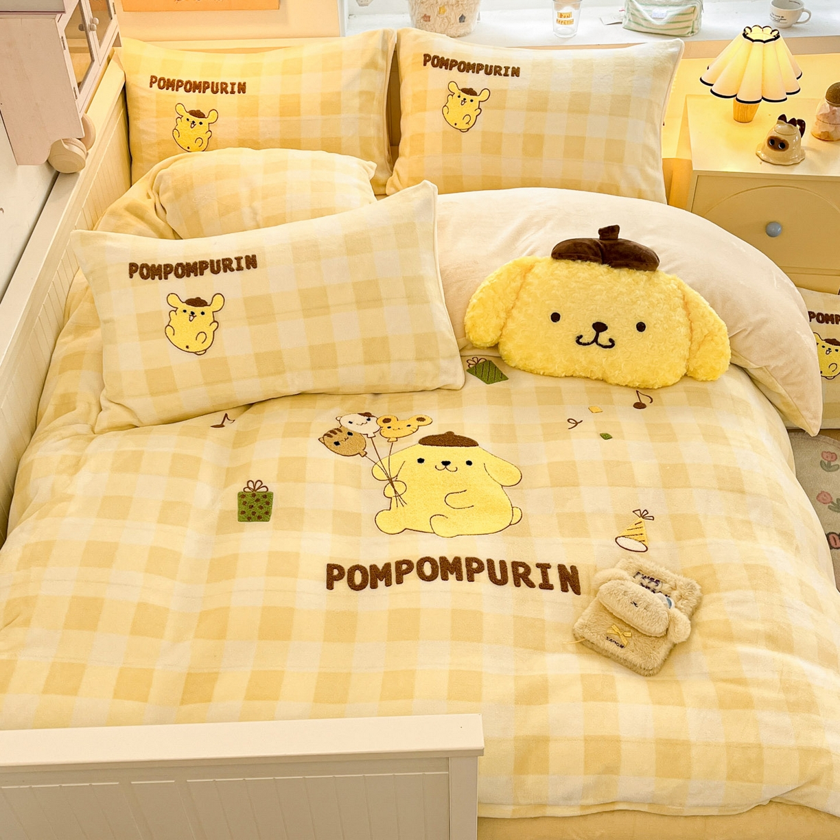 91家纺网 家纺一手货源 找家纺 暮思家居 2025新款正版授权高端毛巾绣绣花牛奶绒三丽鸥四件套 毛巾绣-布丁狗