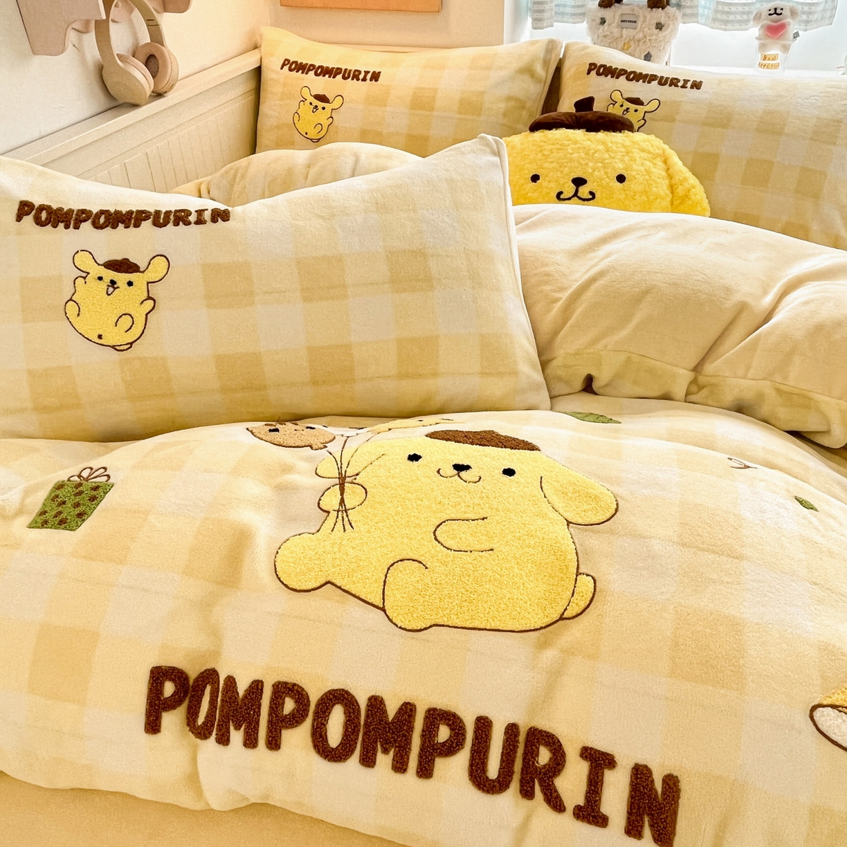 91家纺网 家纺一手货源 找家纺 暮思家居 2025新款正版授权高端毛巾绣绣花牛奶绒三丽鸥四件套 毛巾绣-布丁狗