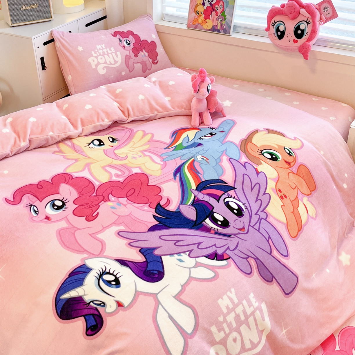 91家纺网 家纺一手货源 找家纺 暮思家居 2025新款正版授权小马宝莉大阪数码印花高克重加厚保暖牛奶绒四件套 绒大版-宝莉大家族