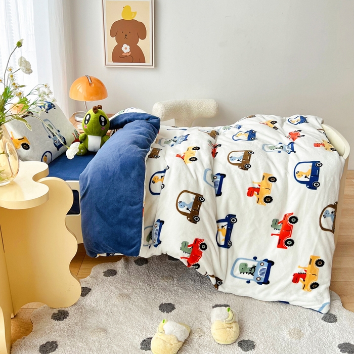 91家纺网 家纺一手货源 找家纺 嗨生活 2025新款加厚230克牛奶绒儿童三件套幼儿园三件套 汽车嘟嘟