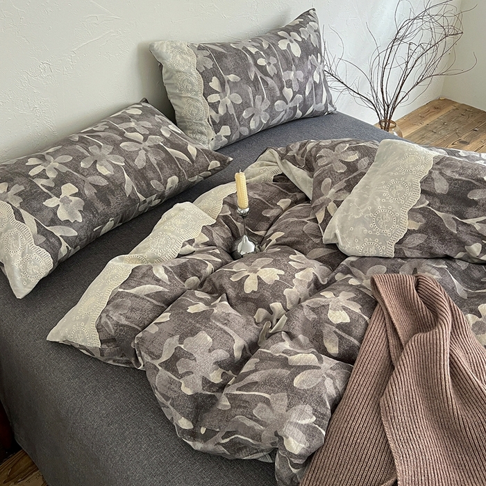 91家纺网 家纺一手货源 找家纺 仟网汇 2025新款亚麻复古花边系列四件套花影灰