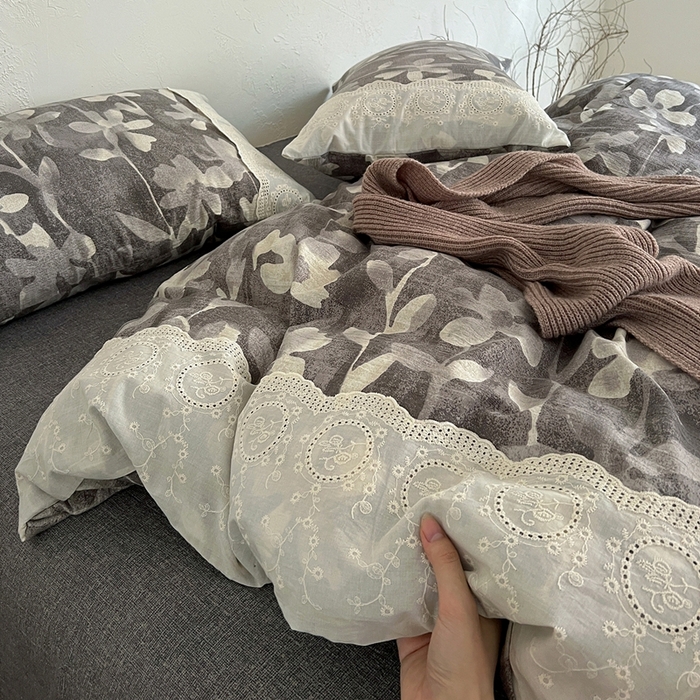 91家纺网 家纺一手货源 找家纺 仟网汇 2025新款亚麻复古花边系列四件套花影灰