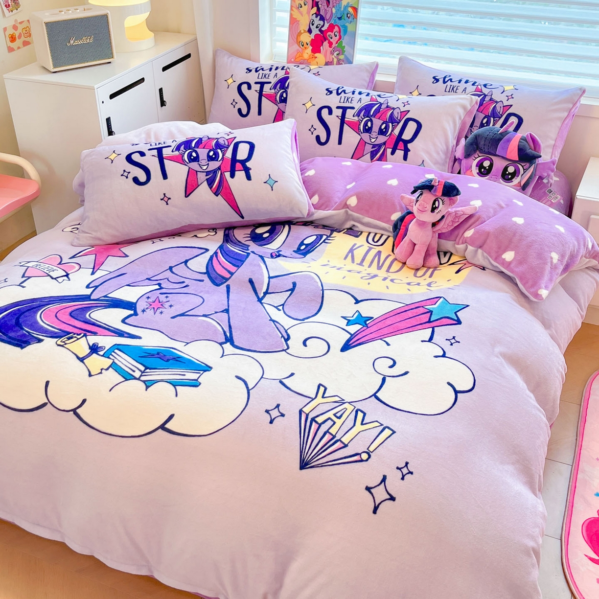 91家纺网 家纺一手货源 找家纺 暮思家居 2025新款正版授权小马宝莉大阪数码印花高克重加厚保暖牛奶绒四件套 绒大版-梦幻紫悦