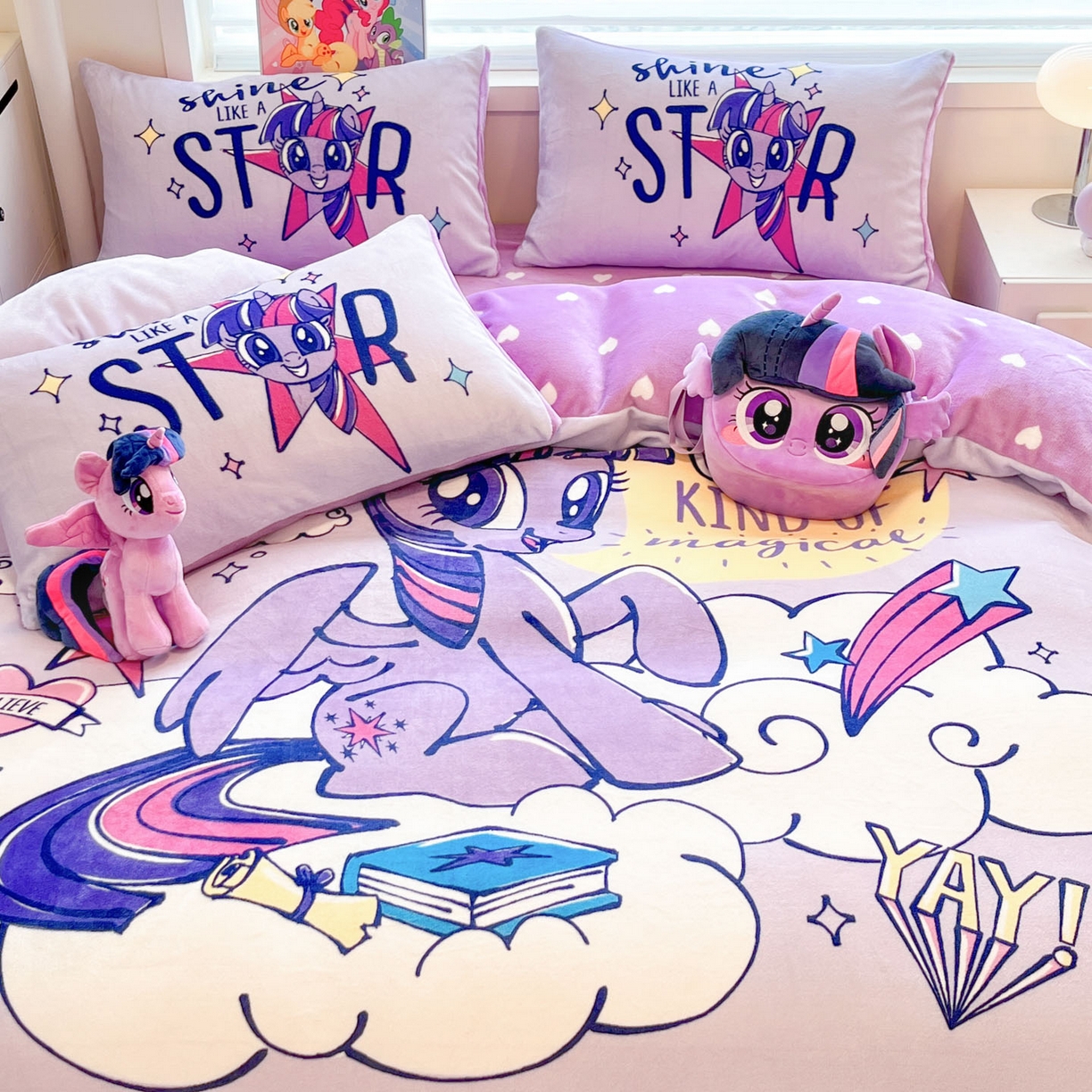 91家纺网 家纺一手货源 找家纺 暮思家居 2025新款正版授权小马宝莉大阪数码印花高克重加厚保暖牛奶绒四件套 绒大版-梦幻紫悦