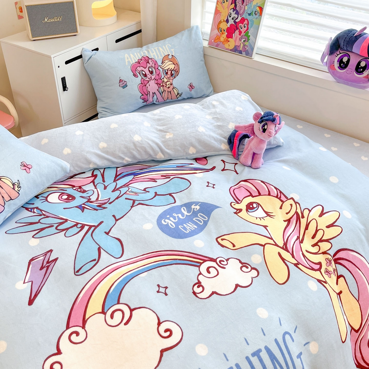 91家纺网 家纺一手货源 找家纺 暮思家居 2025新款正版授权小马宝莉大阪数码印花高克重加厚保暖牛奶绒四件套 绒大版-魔力宝莉