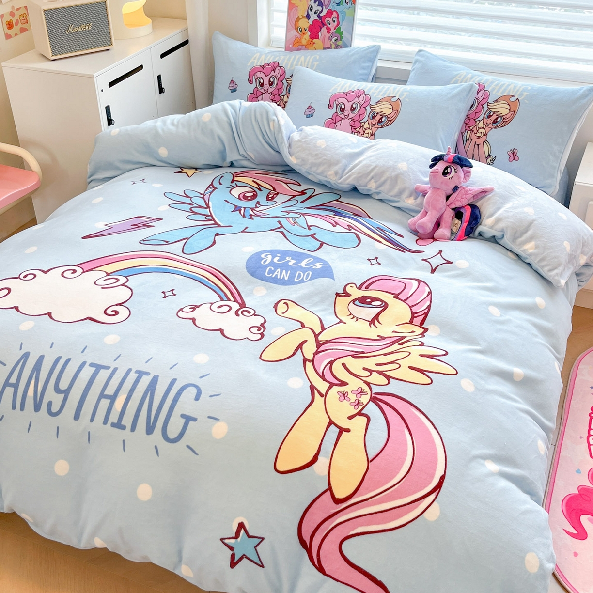 91家纺网 家纺一手货源 找家纺 暮思家居 2025新款正版授权小马宝莉大阪数码印花高克重加厚保暖牛奶绒四件套 绒大版-魔力宝莉