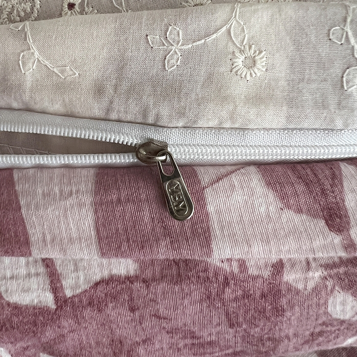 91家纺网 家纺一手货源 找家纺 仟网汇 2025新款亚麻复古花边系列四件套木槿红