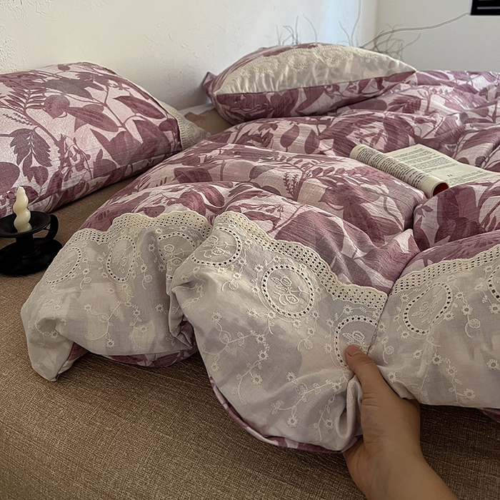 91家纺网 家纺一手货源 找家纺 仟网汇 2025新款亚麻复古花边系列四件套木槿红