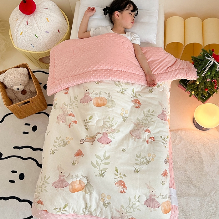 91家纺网 家纺一手货源 找家纺 （总）嗨生活 2025新款森林系原创儿童全棉双层纱春秋被冬被幼儿园被子