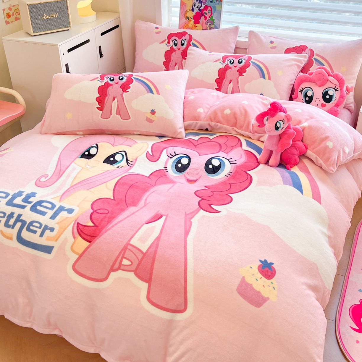 91家纺网 家纺一手货源 找家纺 暮思家居 2025新款正版授权小马宝莉大阪数码印花高克重加厚保暖牛奶绒四件套 绒大版-柔柔碧琪