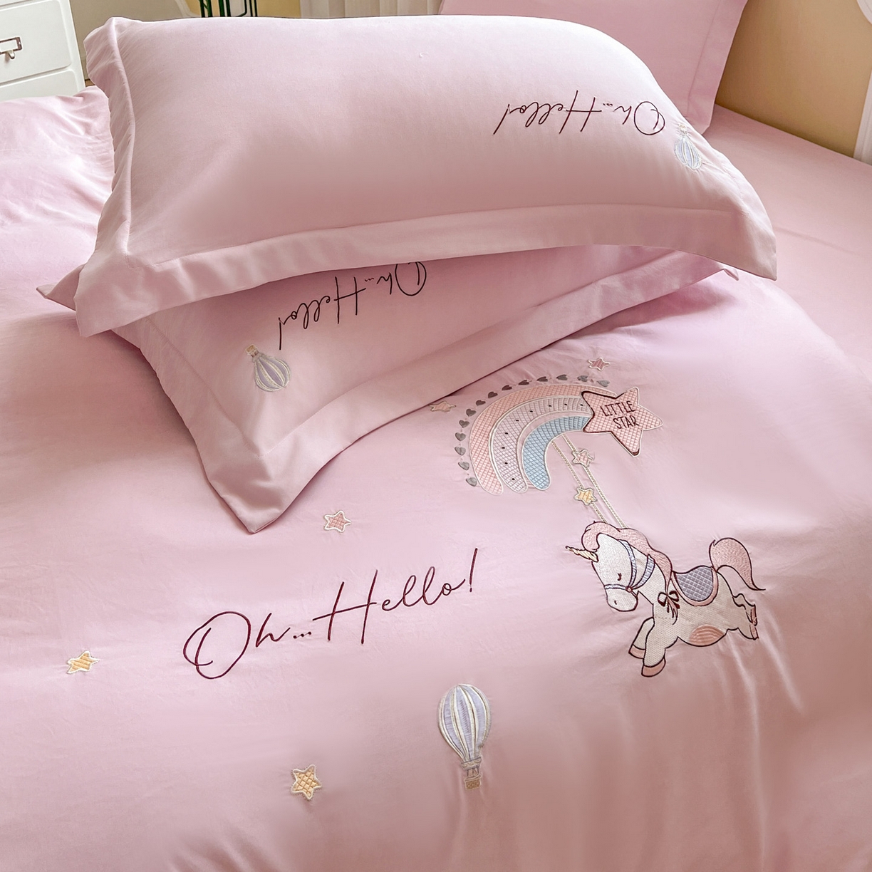 91家纺网 家纺一手货源 找家纺 （总）文黛家居 2025新款高克重水洗棉绣花四件套-彩虹牧马