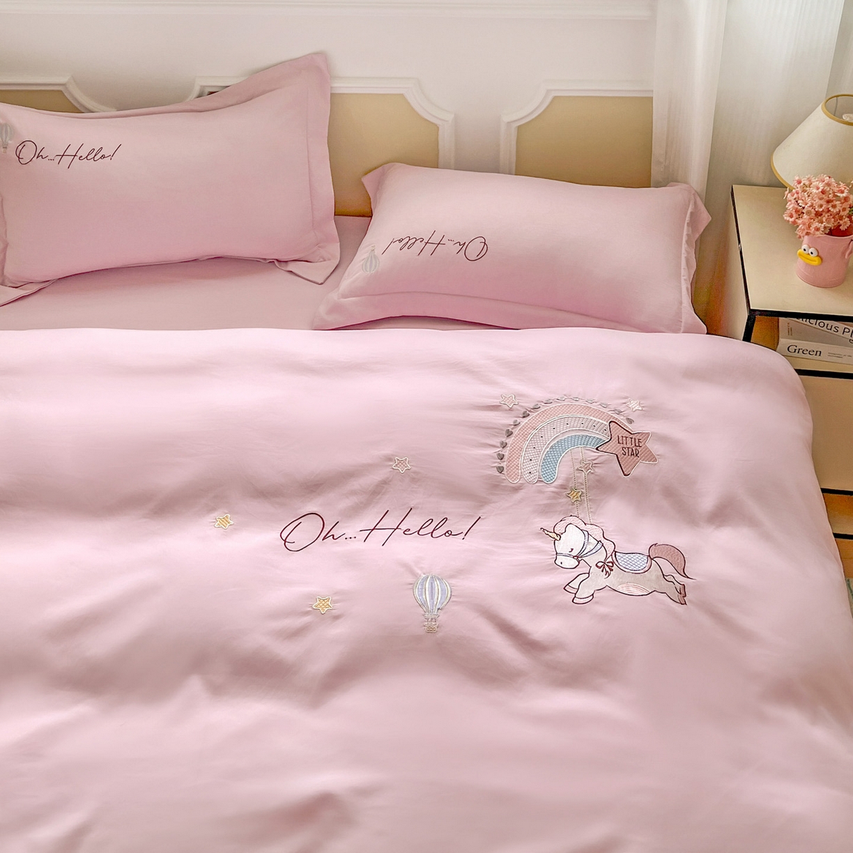 91家纺网 家纺一手货源 找家纺 文黛家居 2025新款高克重水洗棉绣花四件套-彩虹牧马 彩虹牧马-粉