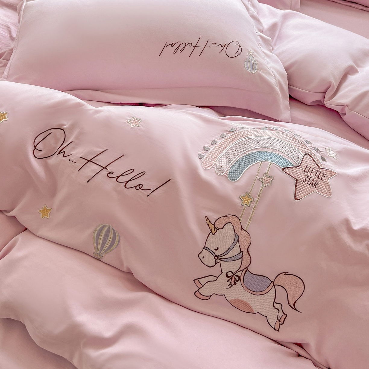 91家纺网 家纺一手货源 找家纺 文黛家居 2025新款高克重水洗棉绣花四件套-彩虹牧马 彩虹牧马-粉