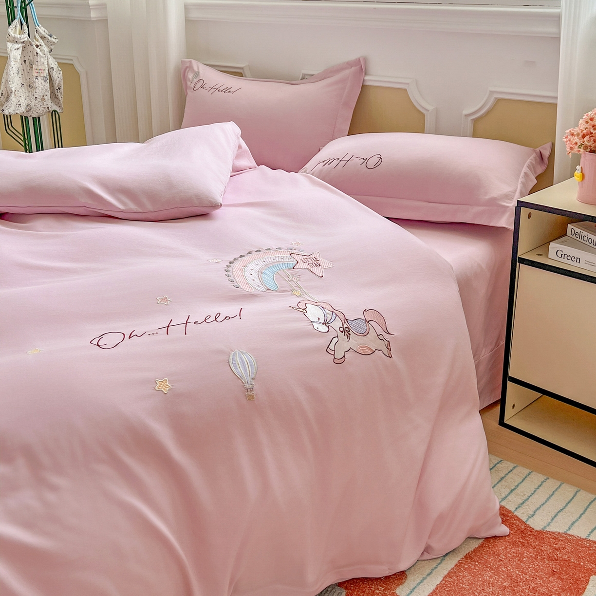 91家纺网 家纺一手货源 找家纺 文黛家居 2025新款高克重水洗棉绣花四件套-彩虹牧马 彩虹牧马-粉